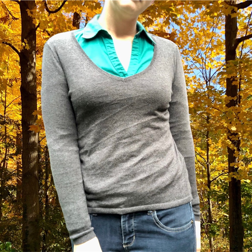 Old Navy Lightweight Gray V-Neck Sweater, Size XS
